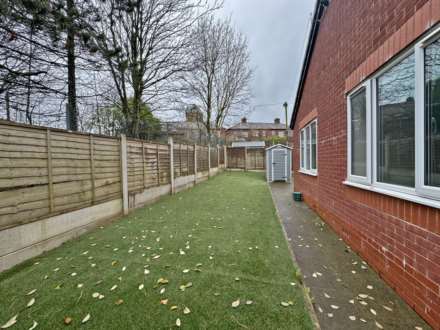 Sheard Court, Shaw, Image 8