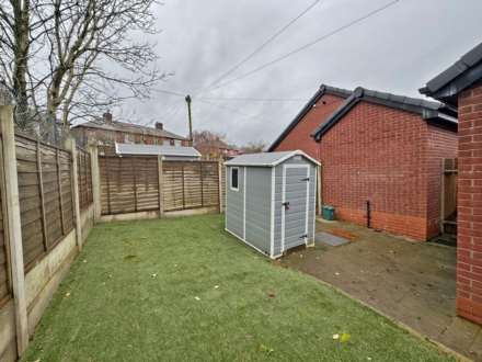 Sheard Court, Shaw, Image 9