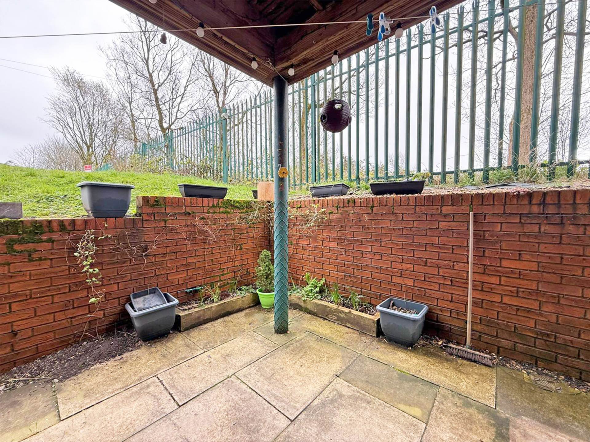 Crompton Gate, High Crompton, Image 9