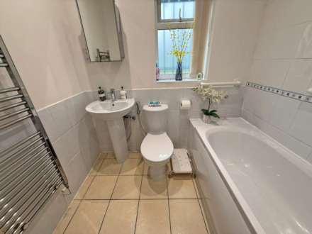 Crompton Gate, High Crompton, Image 8