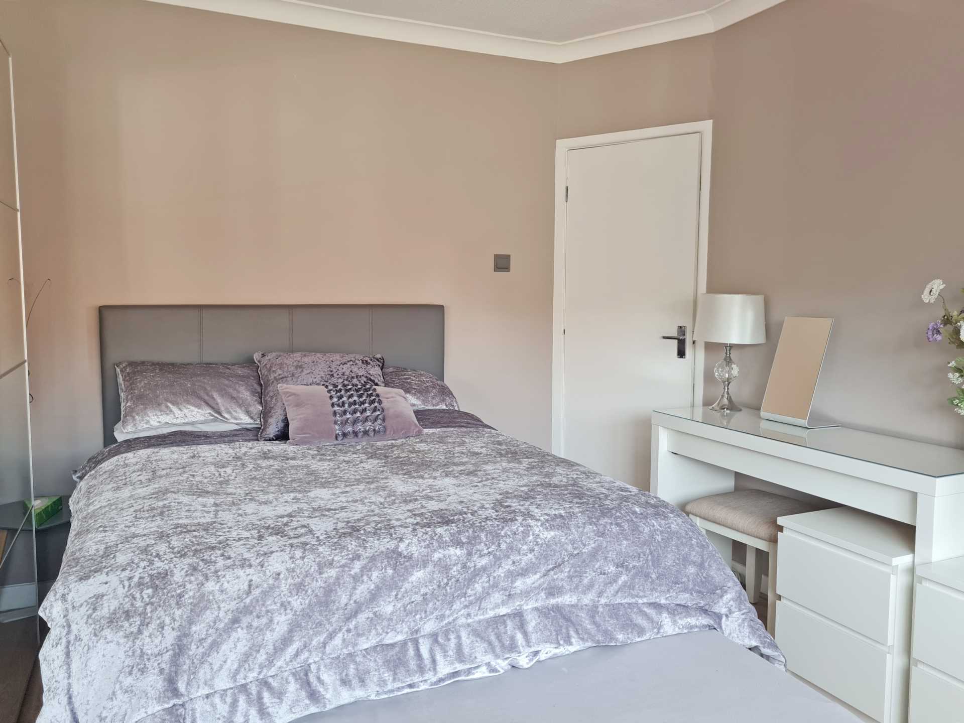 Lilac View Close, Shaw, Image 13