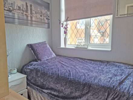 Lilac View Close, Shaw, Image 18