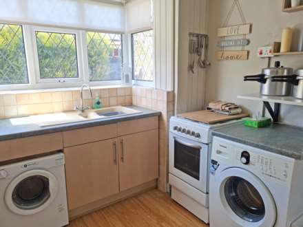 Lilac View Close, Shaw, Image 6