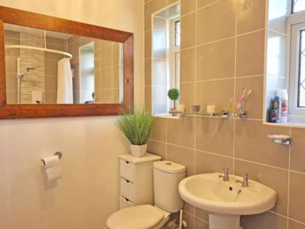 Lilac View Close, Shaw, Image 9