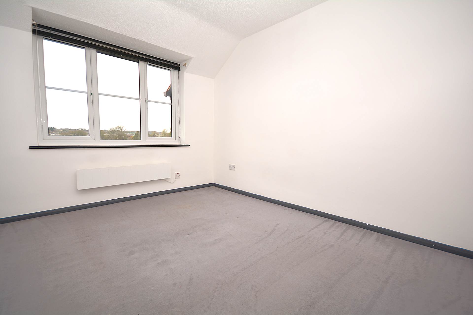 Cameron Road, Chesham HP5, Image 5