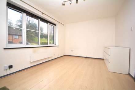 Cameron Road, Chesham HP5, Image 4