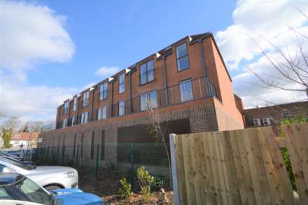 Sycamore Road, Amersham HP6, Image 11