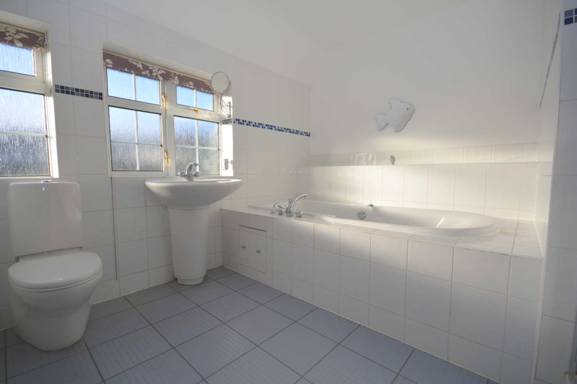 Longfield Drive, Amersham HP6, Image 17
