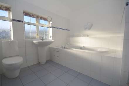 Longfield Drive, Amersham HP6, Image 17