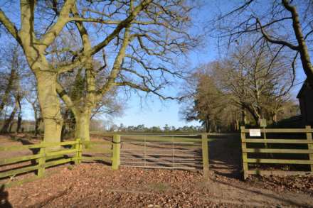 Longfield Drive, Amersham HP6, Image 18