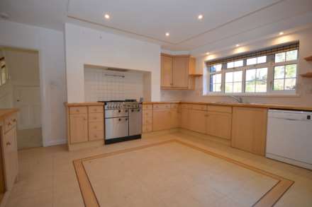 Longfield Drive, Amersham HP6, Image 6