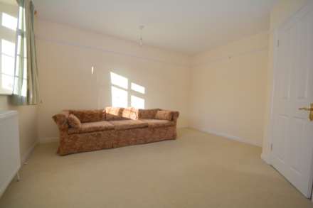 Longfield Drive, Amersham HP6, Image 8