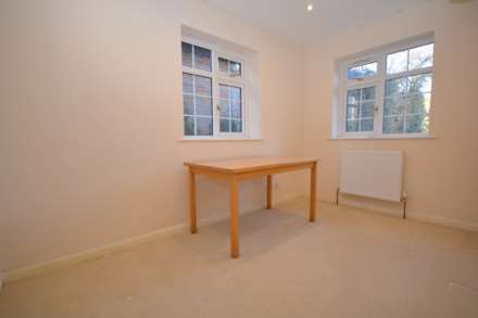 Longfield Drive, Amersham HP6, Image 9