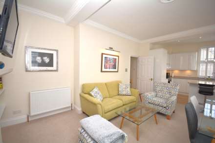 Elmodesham House, Amersham, Image 5