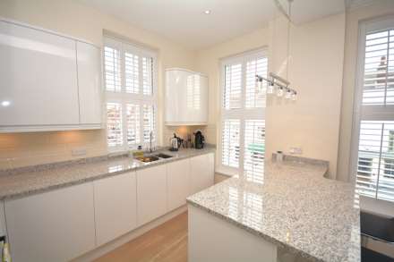 Elmodesham House, Amersham, Image 8