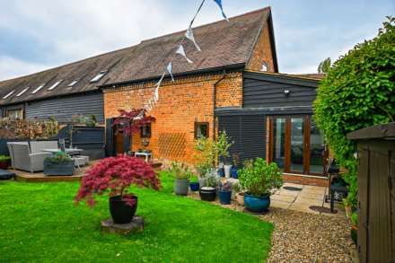 3 Bedroom Barn Conversion, Raans Road, Amersham HP6