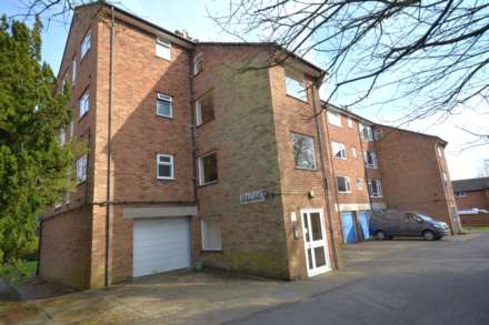 2 Bedroom Flat, Bray Court, Amersham