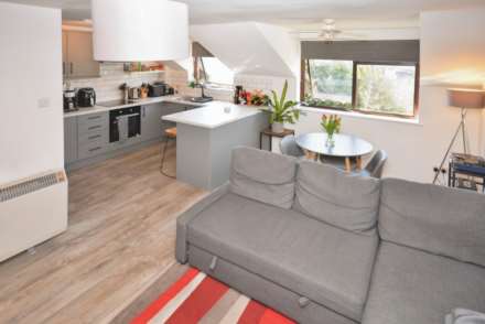 Woodley Court, Amersham, Image 4