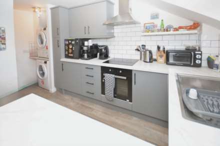 Woodley Court, Amersham, Image 6