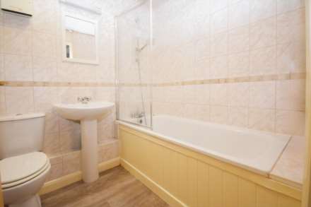 Woodley Court, Amersham, Image 8