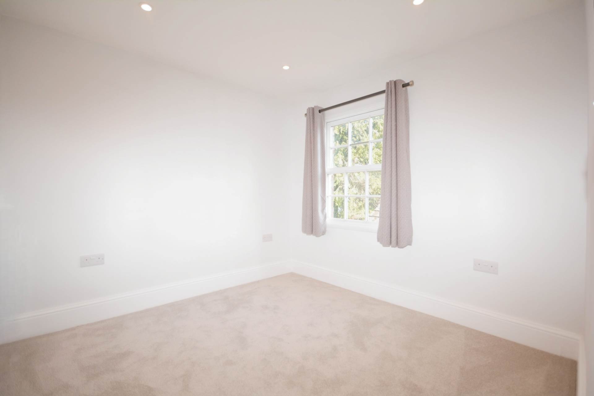 West Passage, Tring, Image 9
