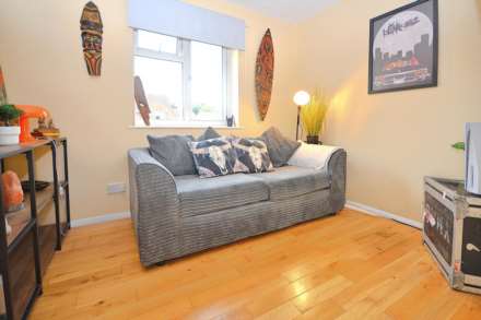 Pavilion Way, Amersham, Image 4