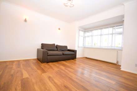 Berkeley Avenue, Chesham, Image 4