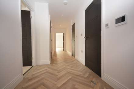 The Broadway, Amersham, Image 3
