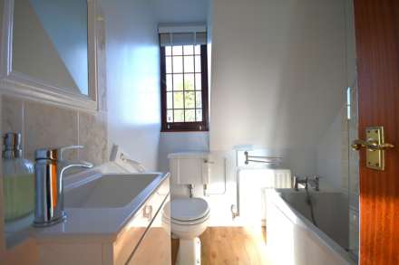 Oak Lane, Bellingdon, Image 11