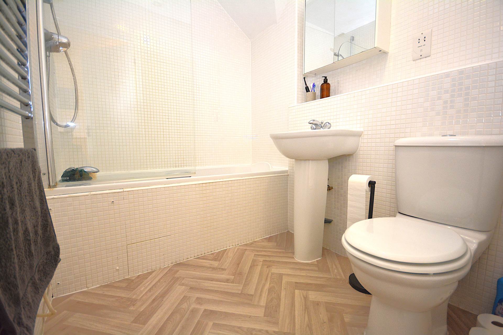 Meadowbank Close, Amersham HP7, Image 8