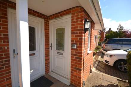 Meadowbank Close, Amersham HP7, Image 10
