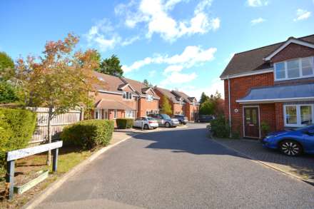 Meadowbank Close, Amersham HP7, Image 11