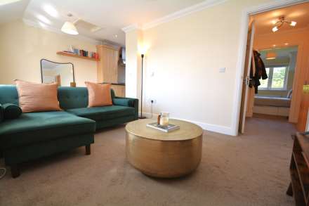 Meadowbank Close, Amersham HP7, Image 2