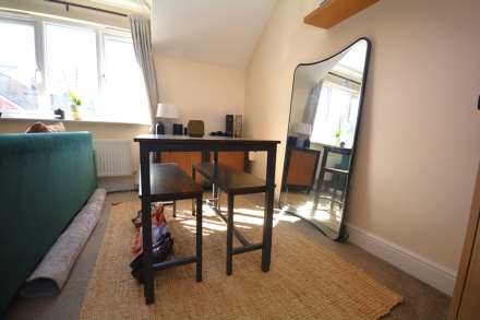 Meadowbank Close, Amersham HP7, Image 4
