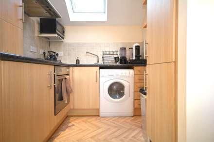 Meadowbank Close, Amersham HP7, Image 5