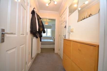 Meadowbank Close, Amersham HP7, Image 9
