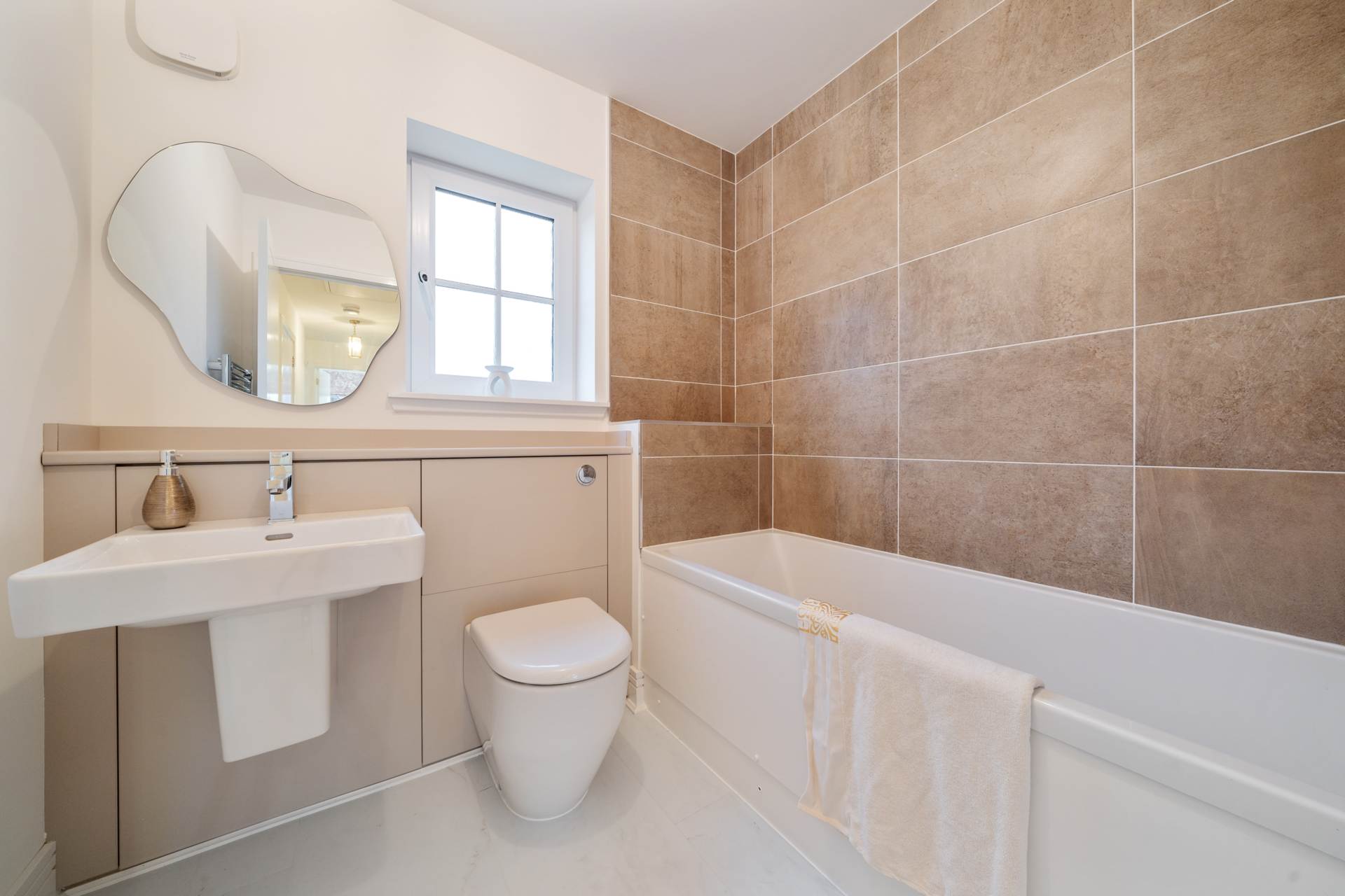 Church Street, Lochwinnoch, Image 16