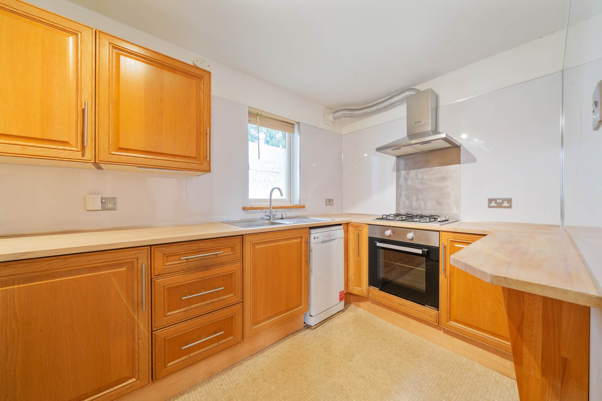 Ingleby Court, Bridge Of Weir, Image 4