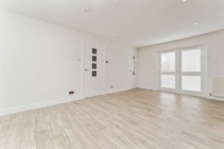 Millbarr Grove, Beith, Image 3