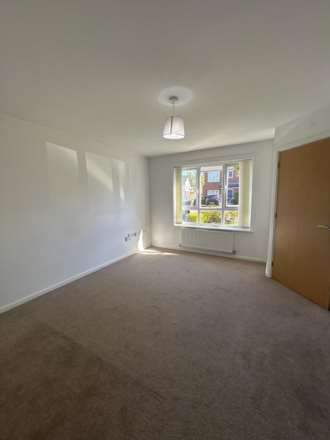 Lintott Gardens, Warrington, Image 6