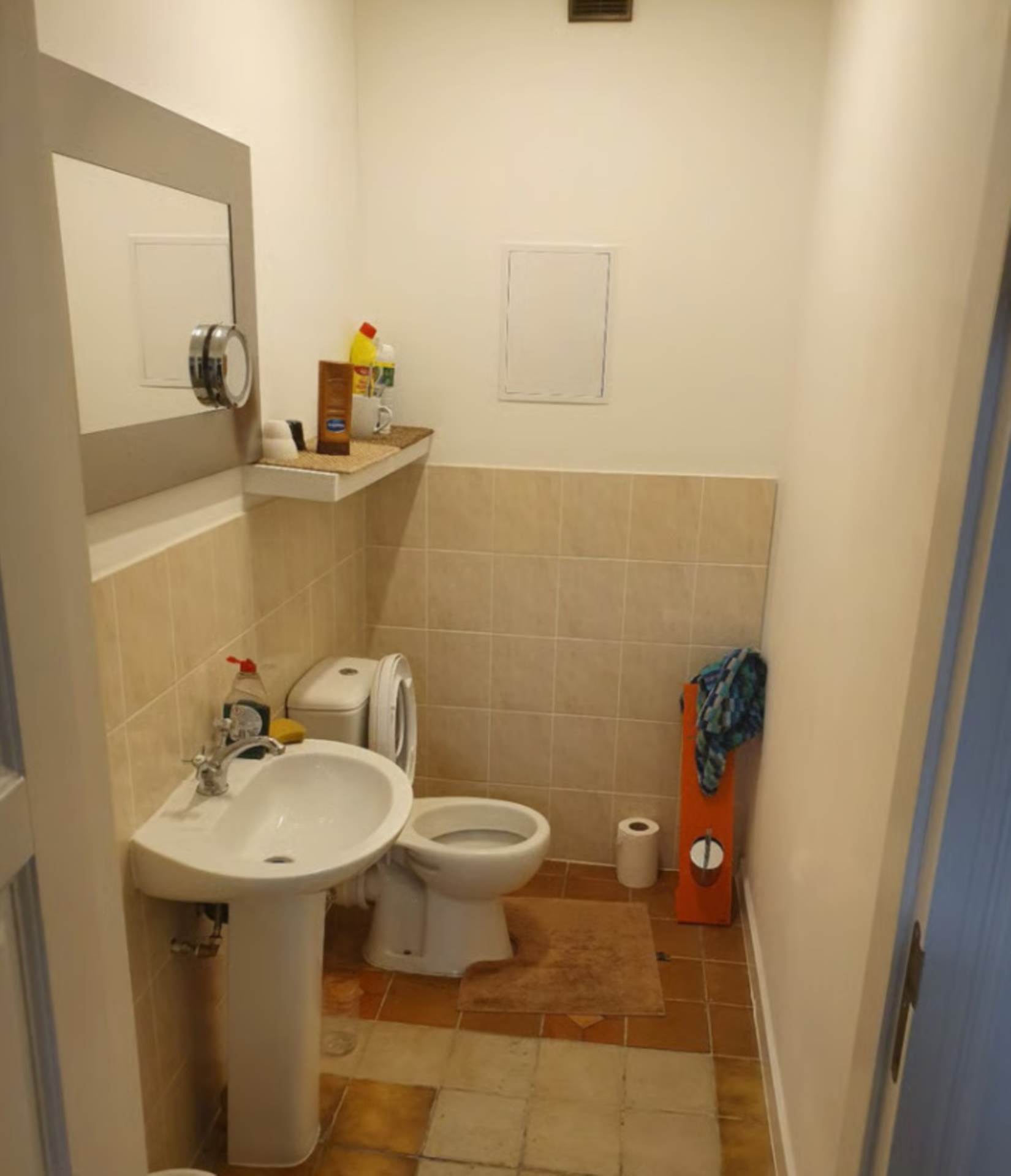 Leigh, Image 5