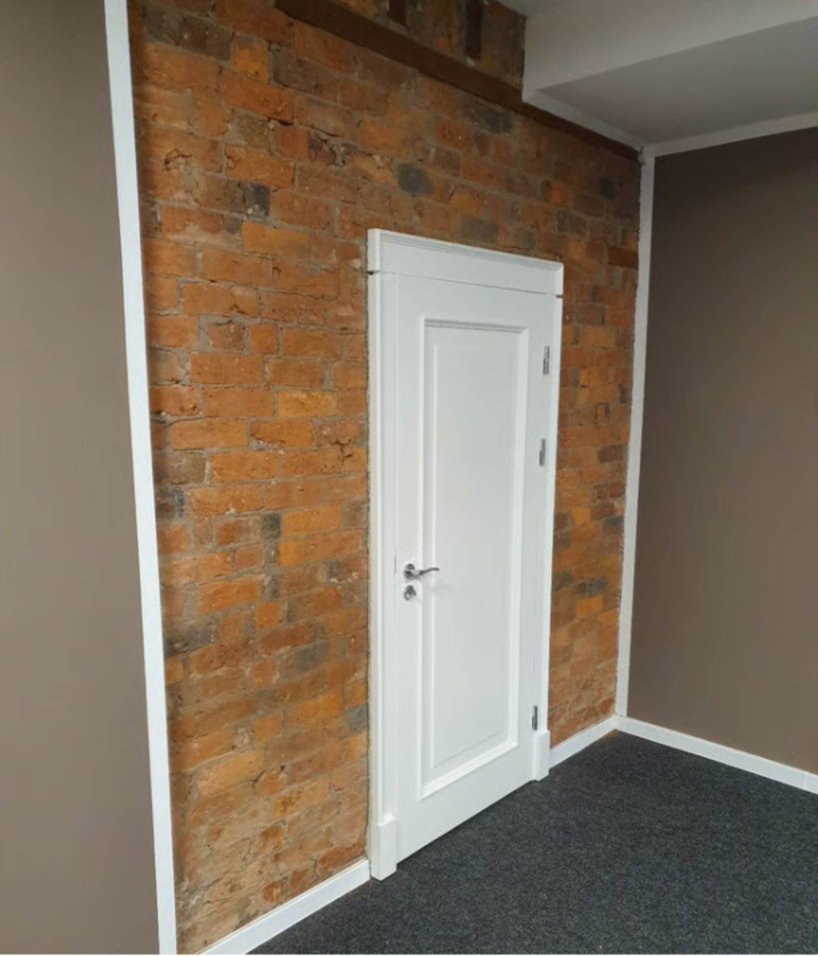 Leigh, Image 7
