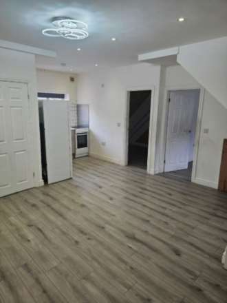 Leigh, Image 1