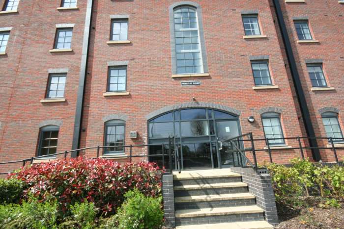 Elphins Drive, Wilderspool Park, Stockton Heath, Image 3