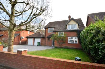 4 Bedroom Detached, High Road North, Laindon