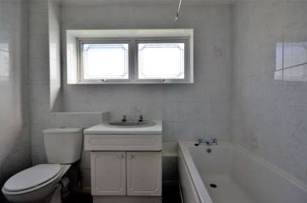 Little Lullaway, Lee Chapel North, Laindon, Image 12