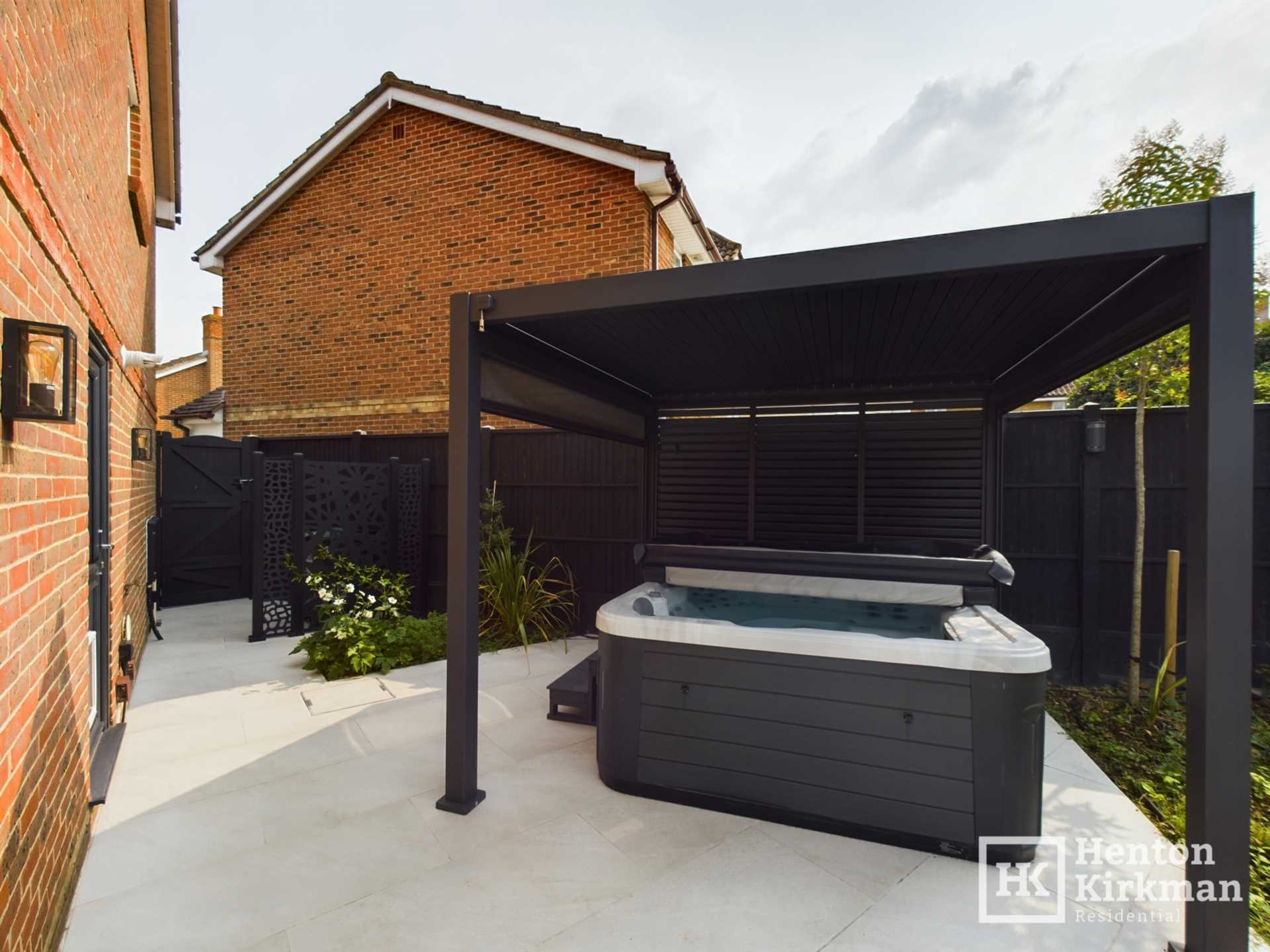 Earl Mountbatten Drive, Billericay, Image 32