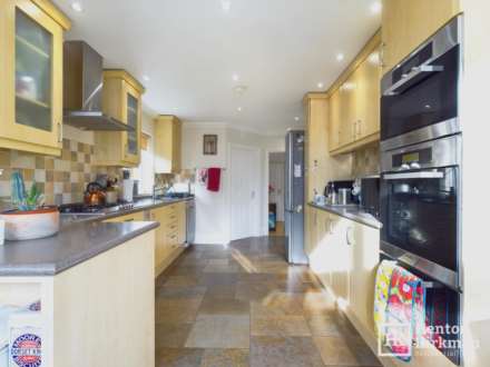 Hillhouse Drive, Billericay, Image 9