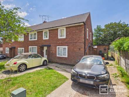 2 Bedroom Maisonette, Langham Crescent, Billericay