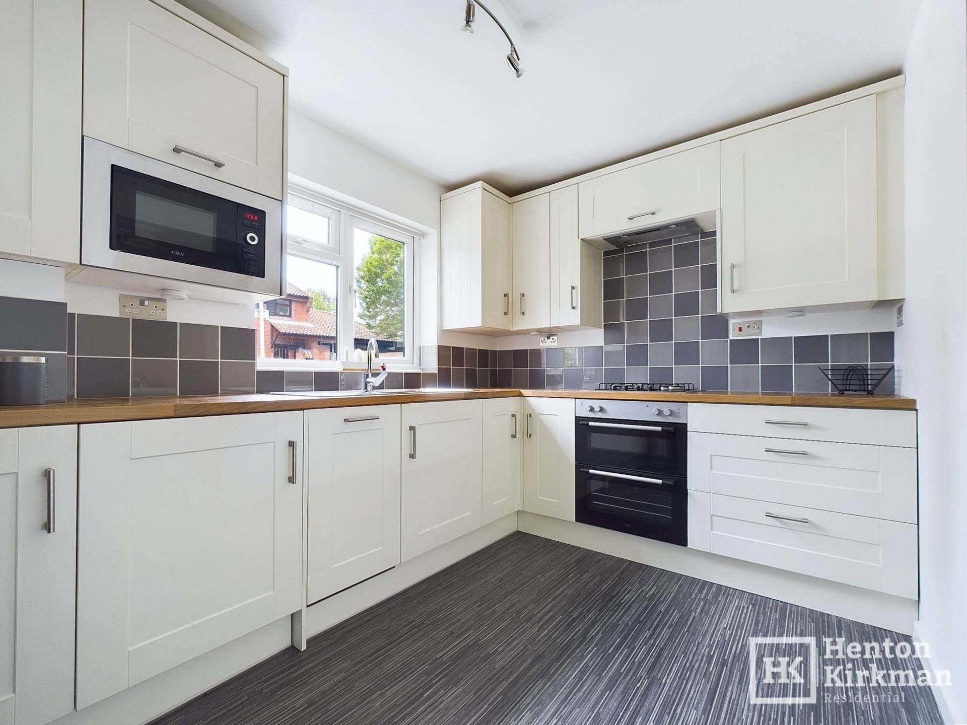 Queens Gate Mews, Billericay, Image 6